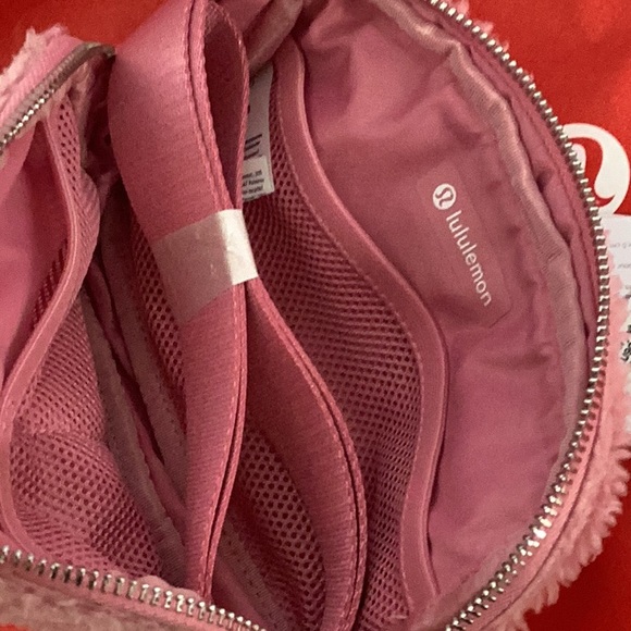 Lululemon everywhere belt bag - Picture 4 of 9